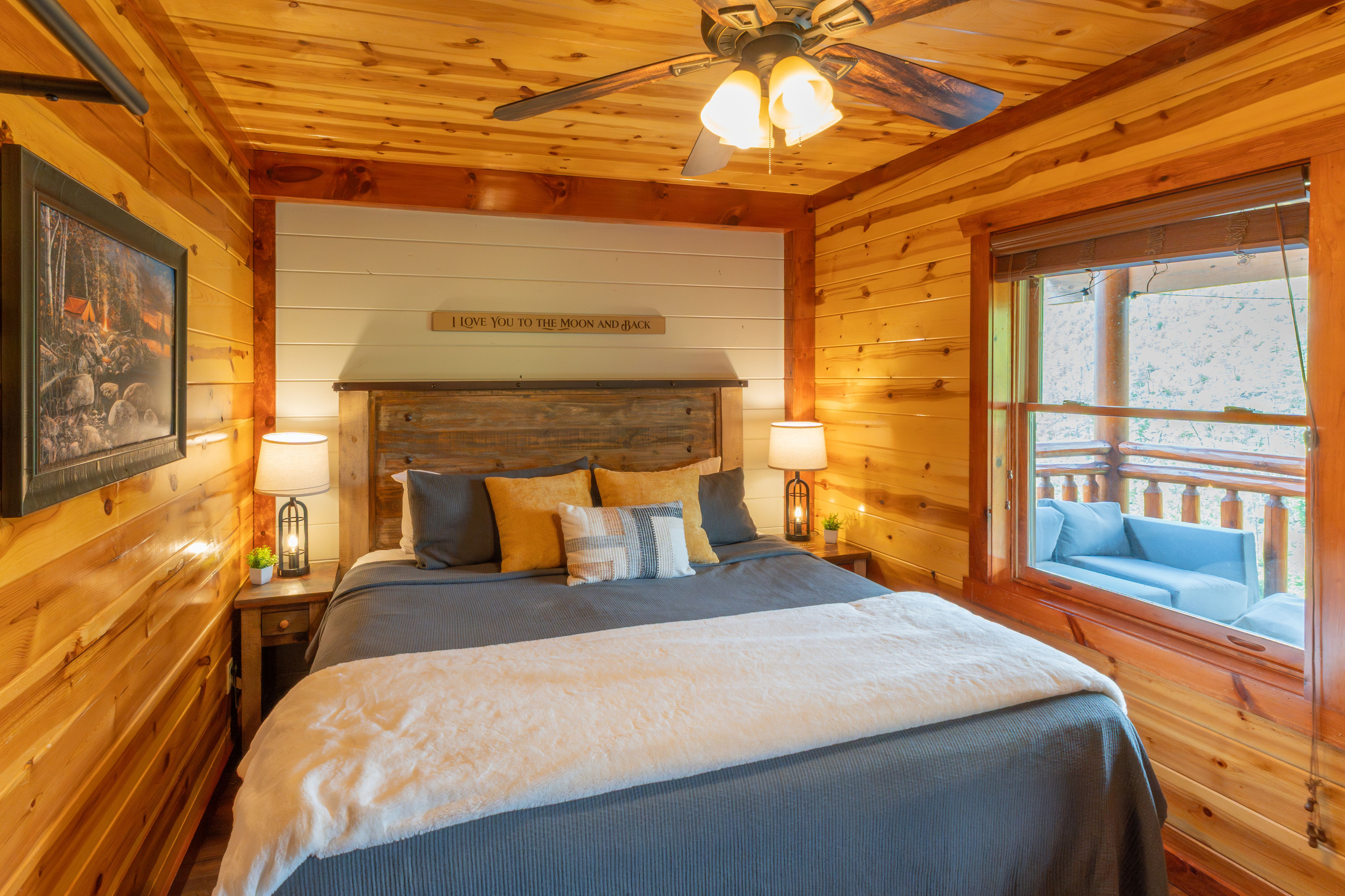 After a day of fun on the town, retreat to the third king bedroom—featuring luxury cotton sheets, cozy bedding, and a mattress made for sweet dreams.