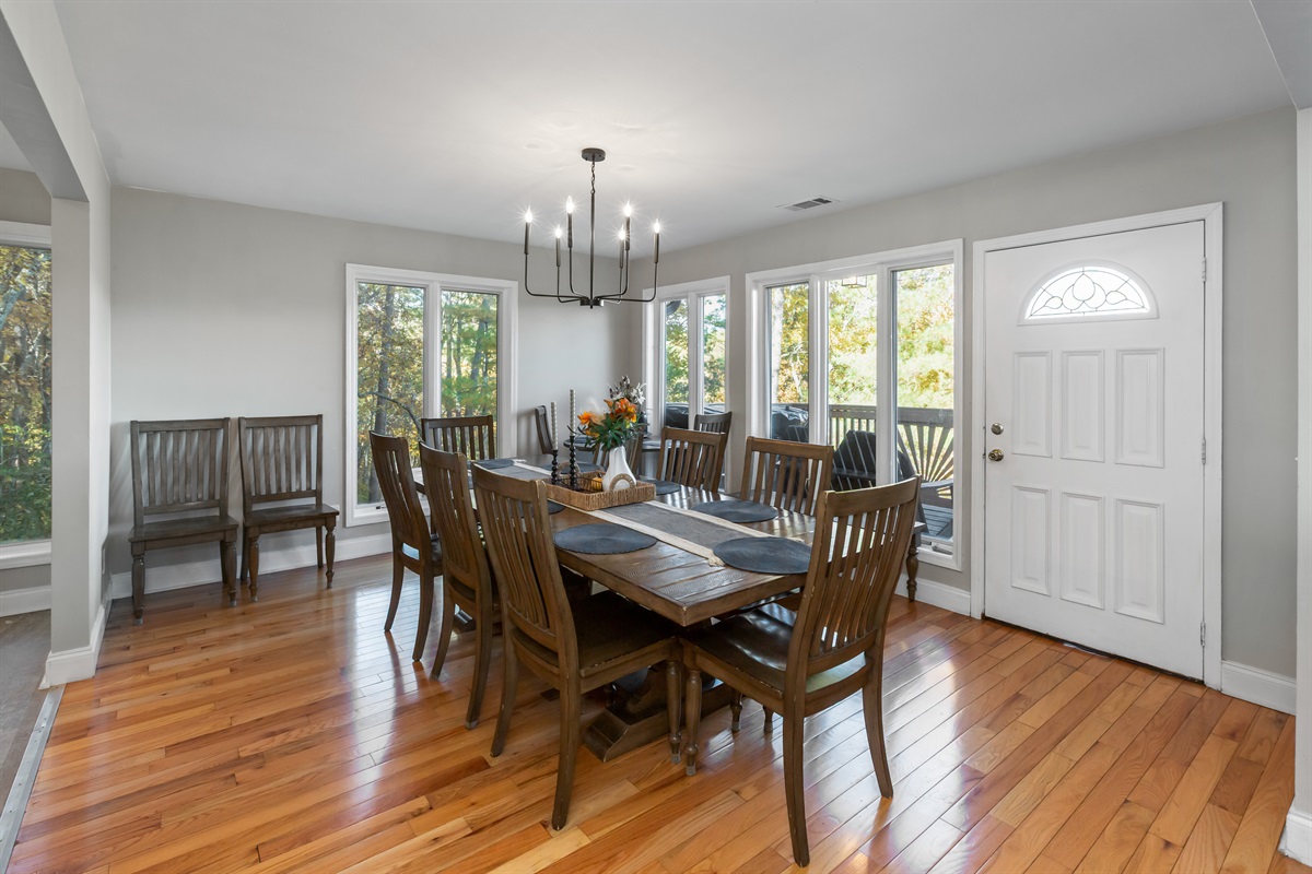 Plenty of dining room seating for everyone!
