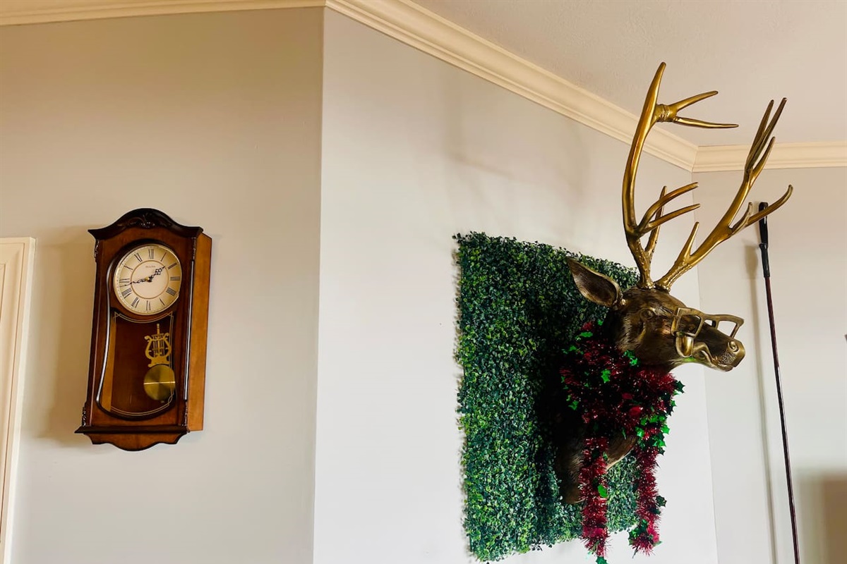 Mr. Oh Deer, Clock