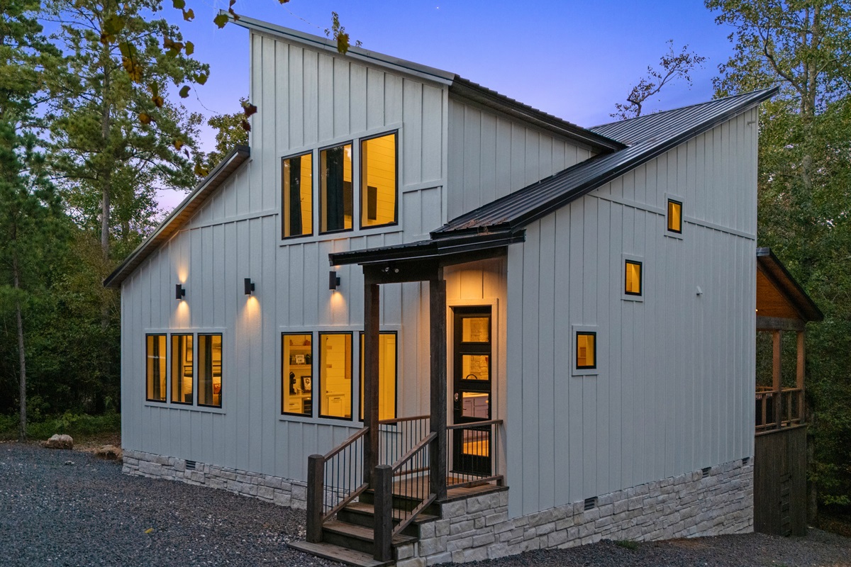 Another exterior angle shows the cabin’s simple modern lines and inviting front entry.