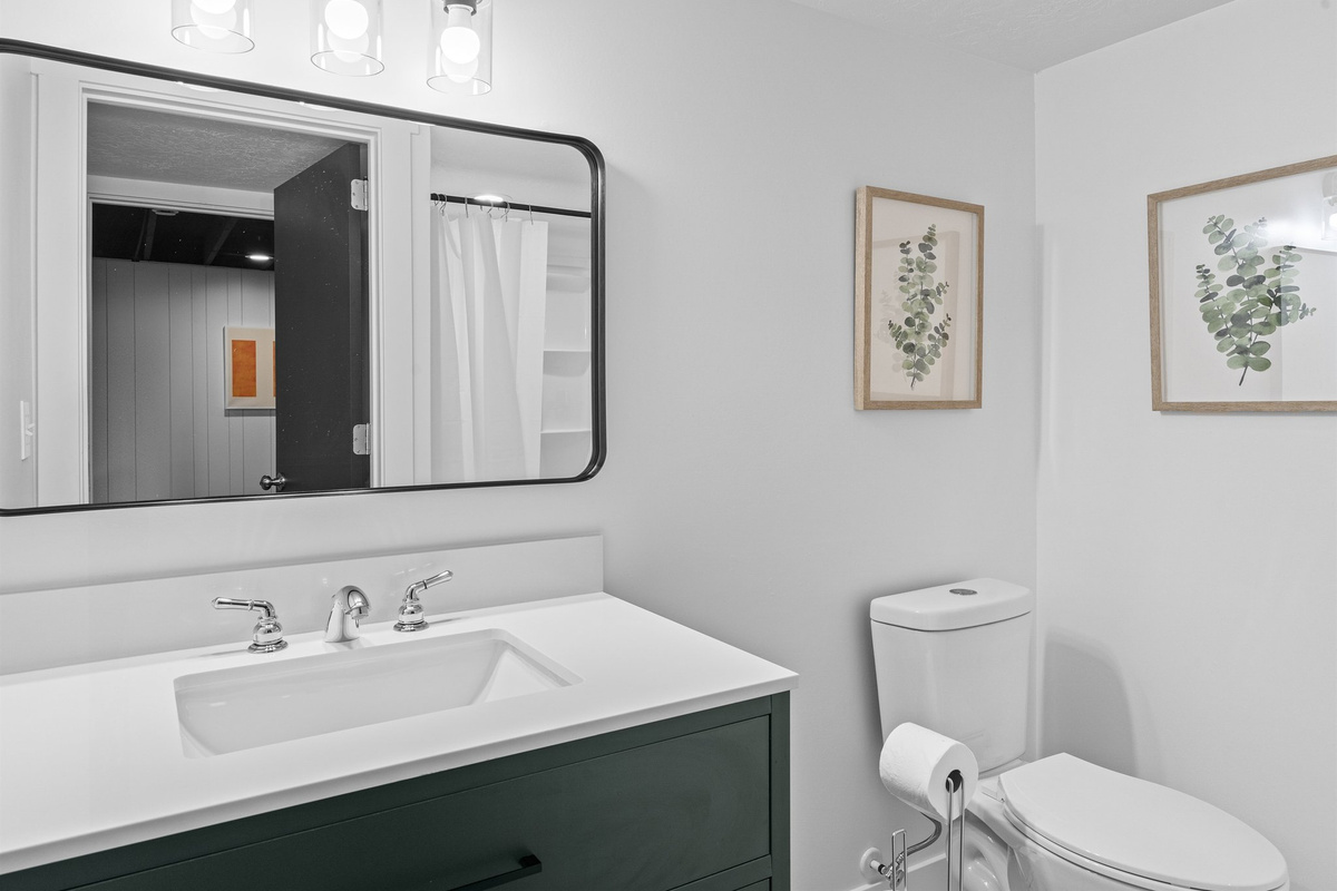 Retro Retreat: Bathroom 3