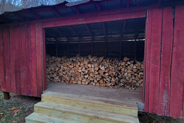 We split complimentary firewood for your stay! 🔥👏🙌