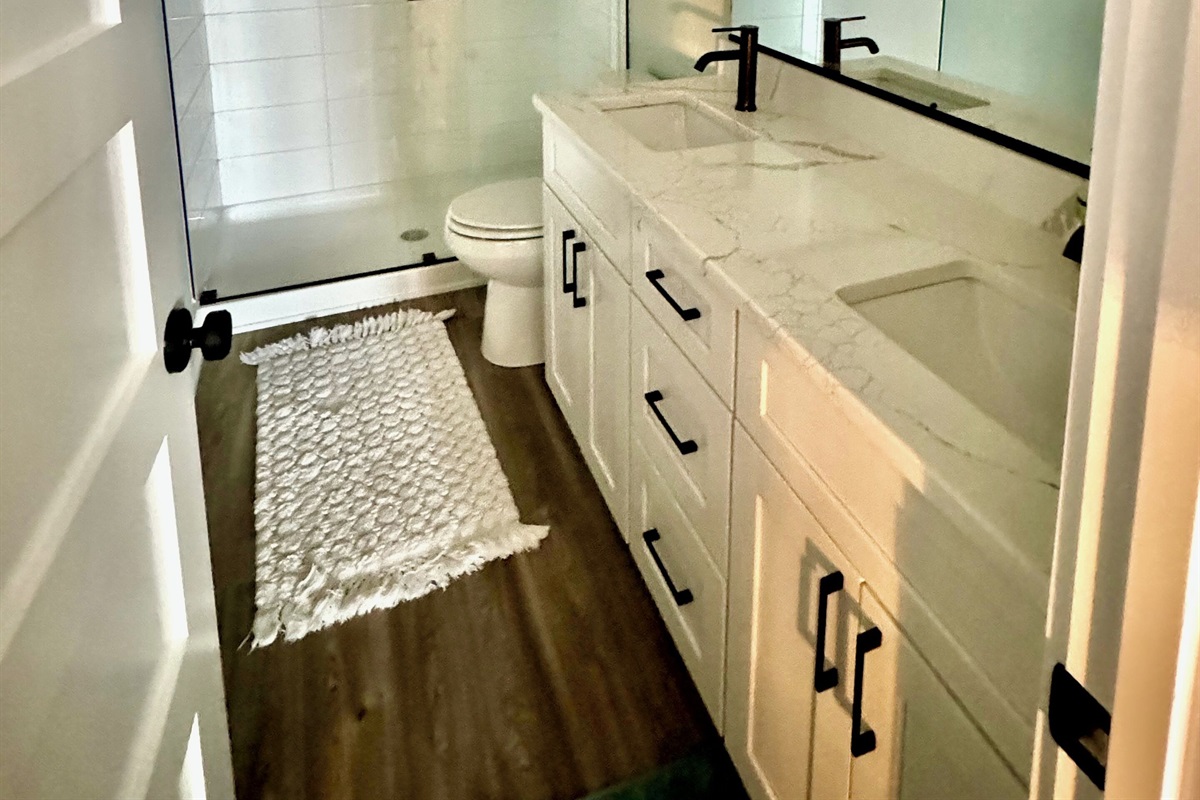 Bath #1, En Suite to Master Bedroom #1Walk-in Shower
