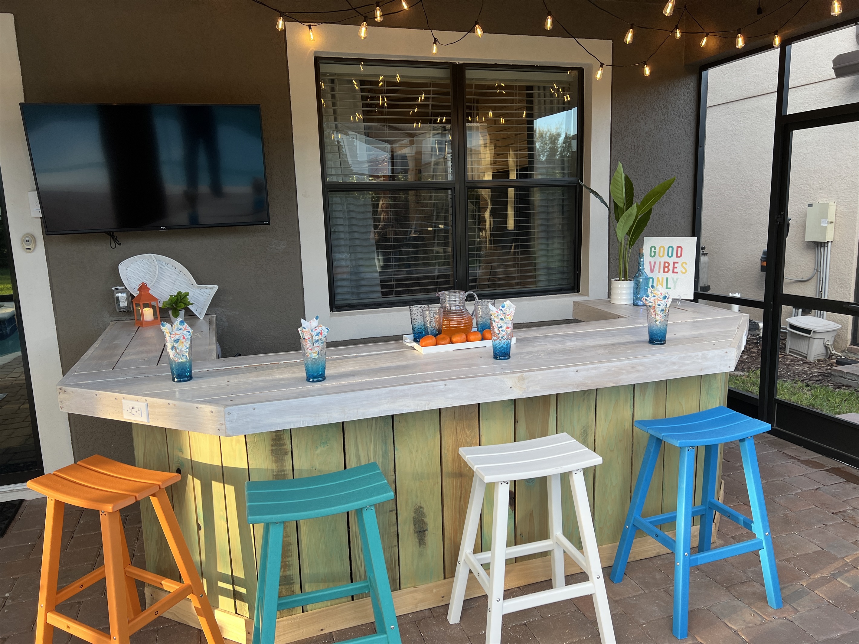 Bar Counter With TV
