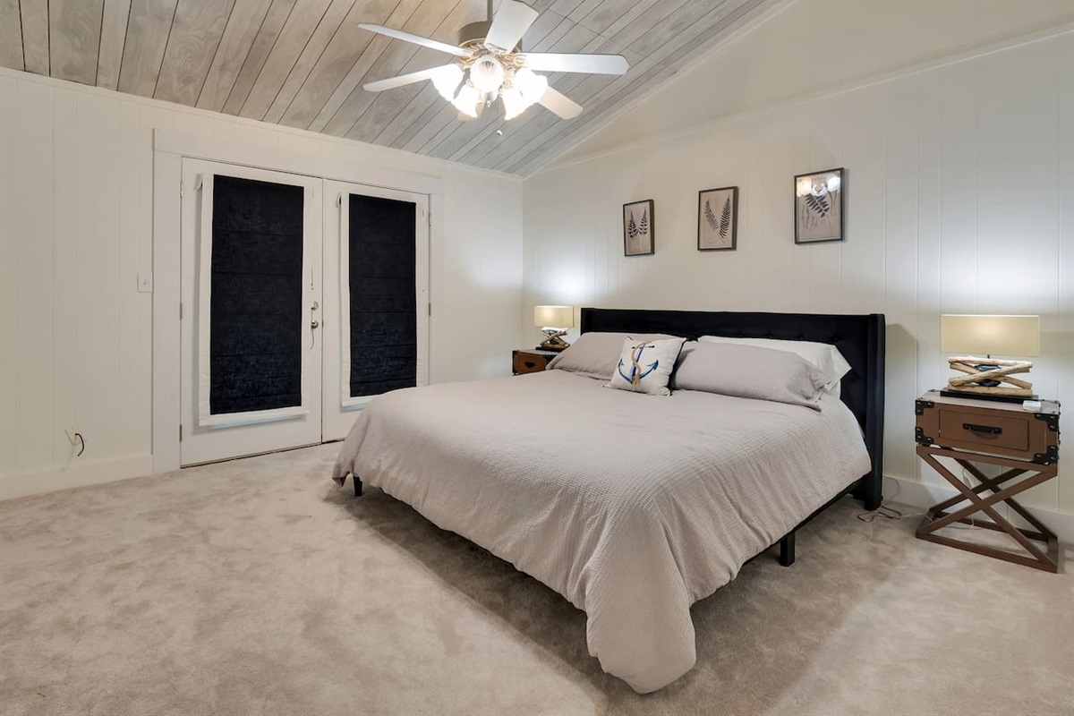 Upstairs, king bed, patio over front yard