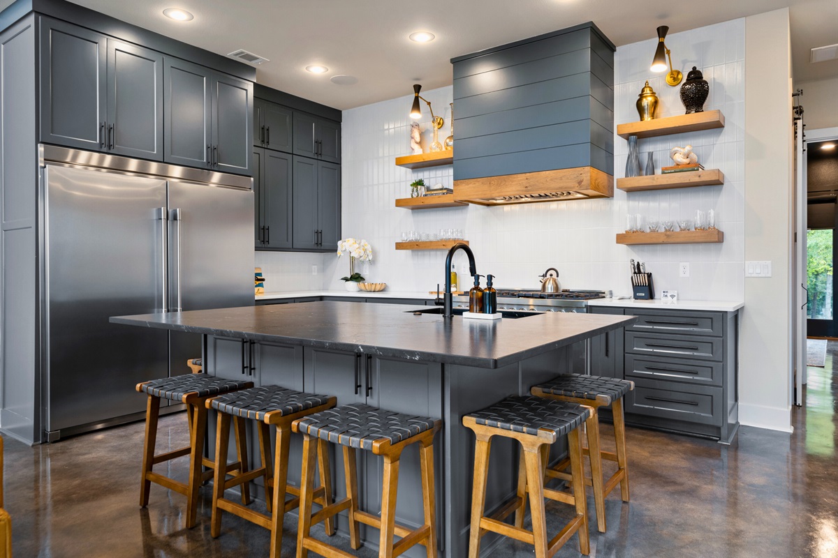 Enjoy the perfect blend of style and convenience in our well-appointed kitchen, ideal for preparing delicious meals.