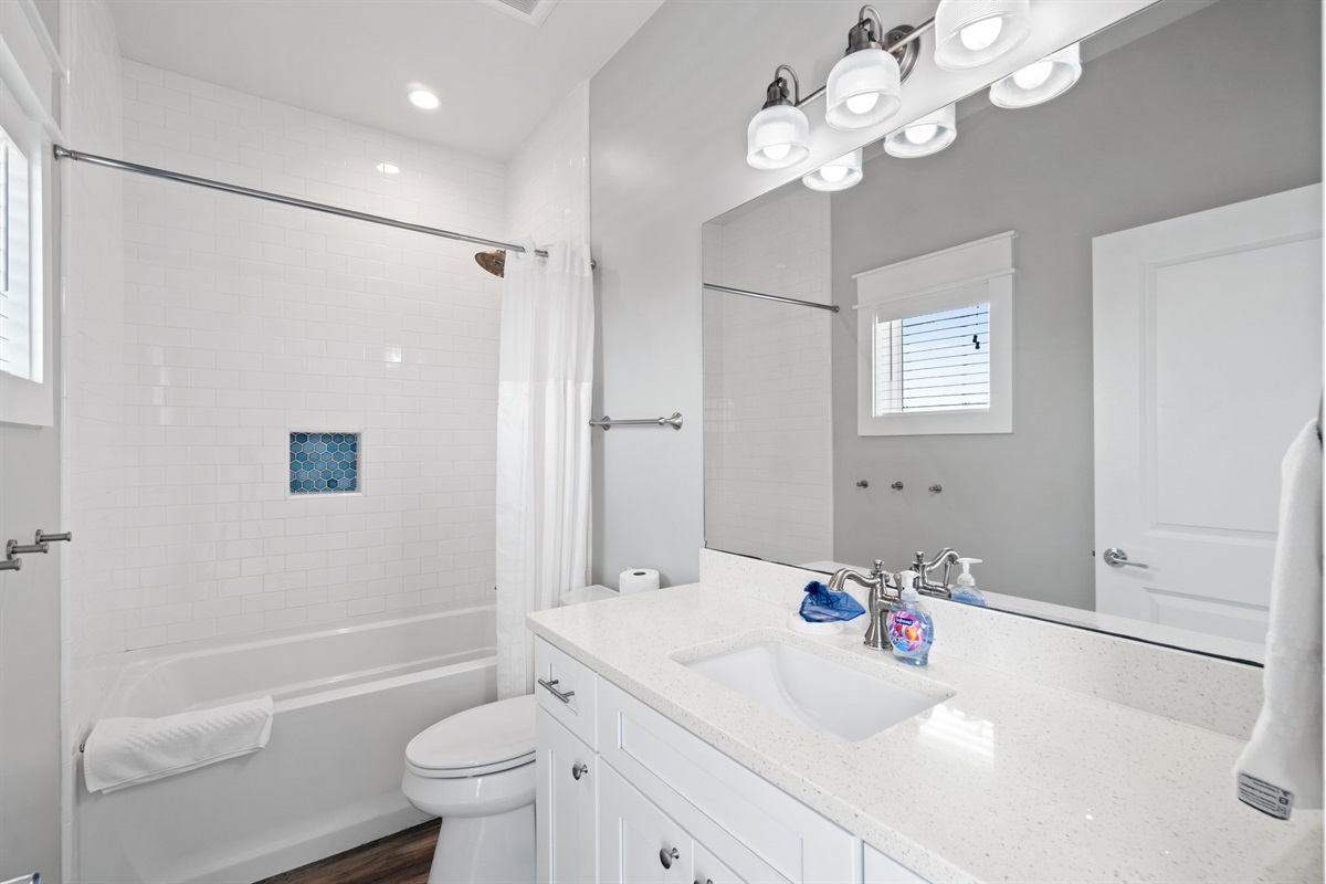 Shared 1st Floor Bathroom