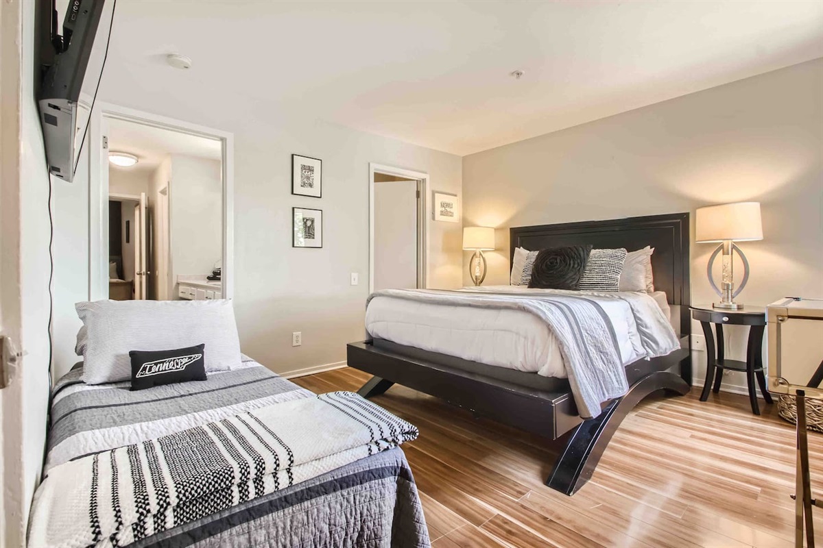 Large master bedroom with Queen Bed and Comfortable Twin Foldaway bed