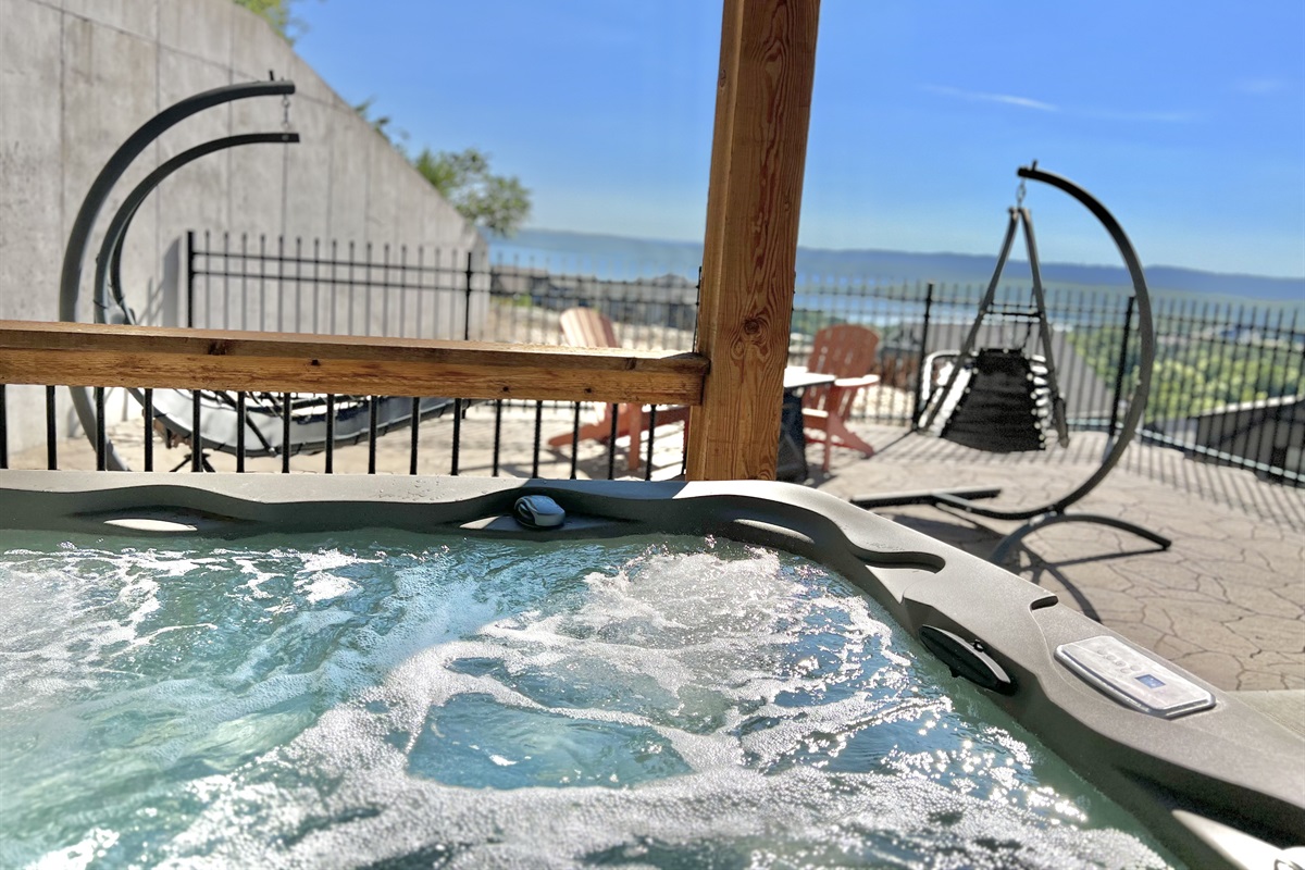 Hot tub with a view of Table Rock Lake!