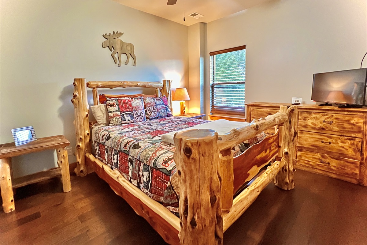 Lower level queen with Jack and jill bathroom