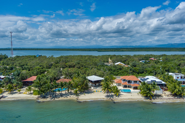 sandwiched between the Caribbean and the Lagoon