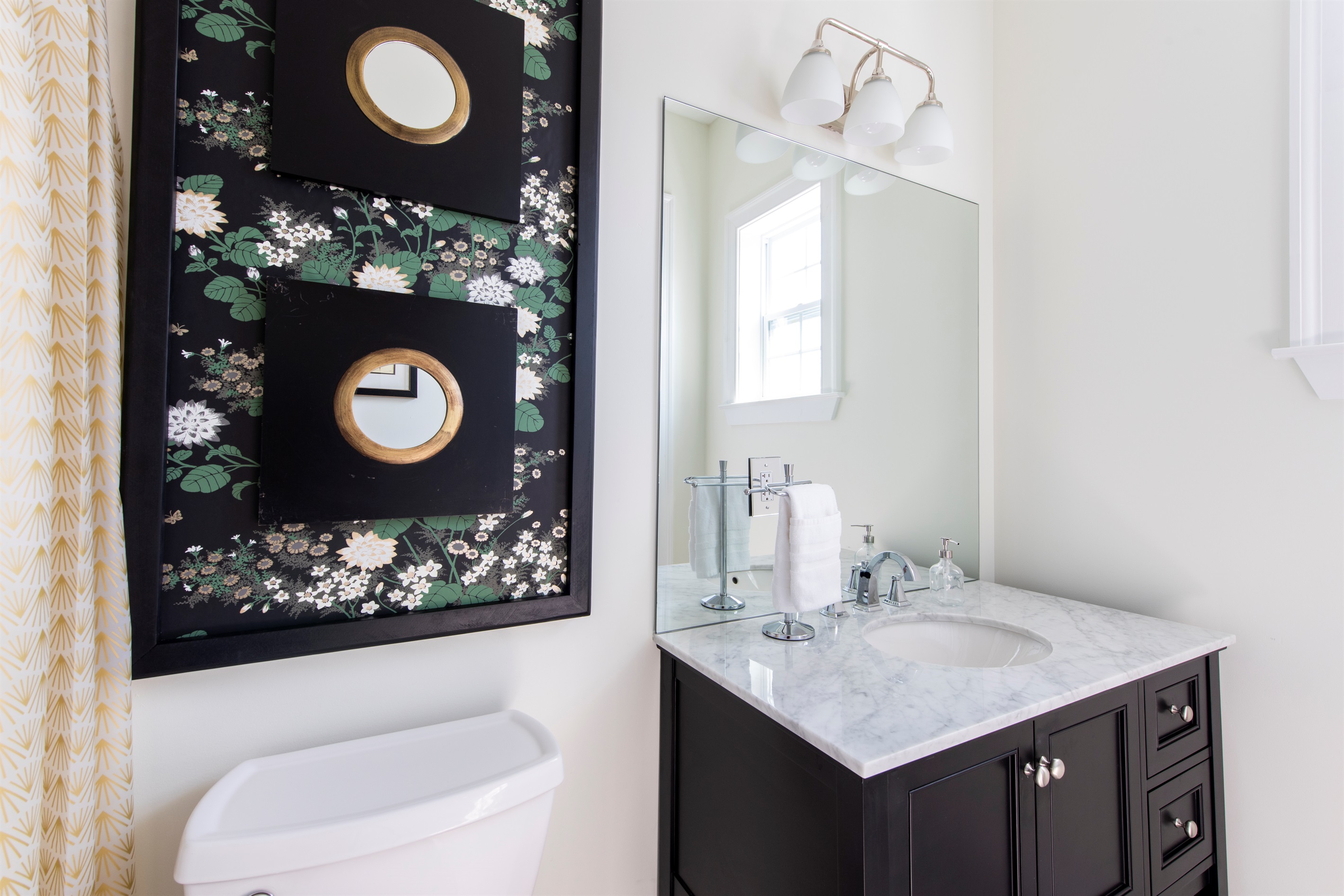 2nd Full Ensuite Bath*Attached To Bedroom #2*Shampoo/Conditioner/Body Wash *Hair Dryer*Luxurious Towels/Washclothes
