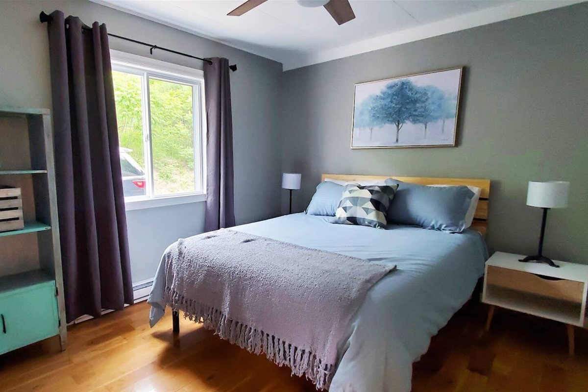 2e Chambre avec lit Queen - 2nd bedroom with queen bed