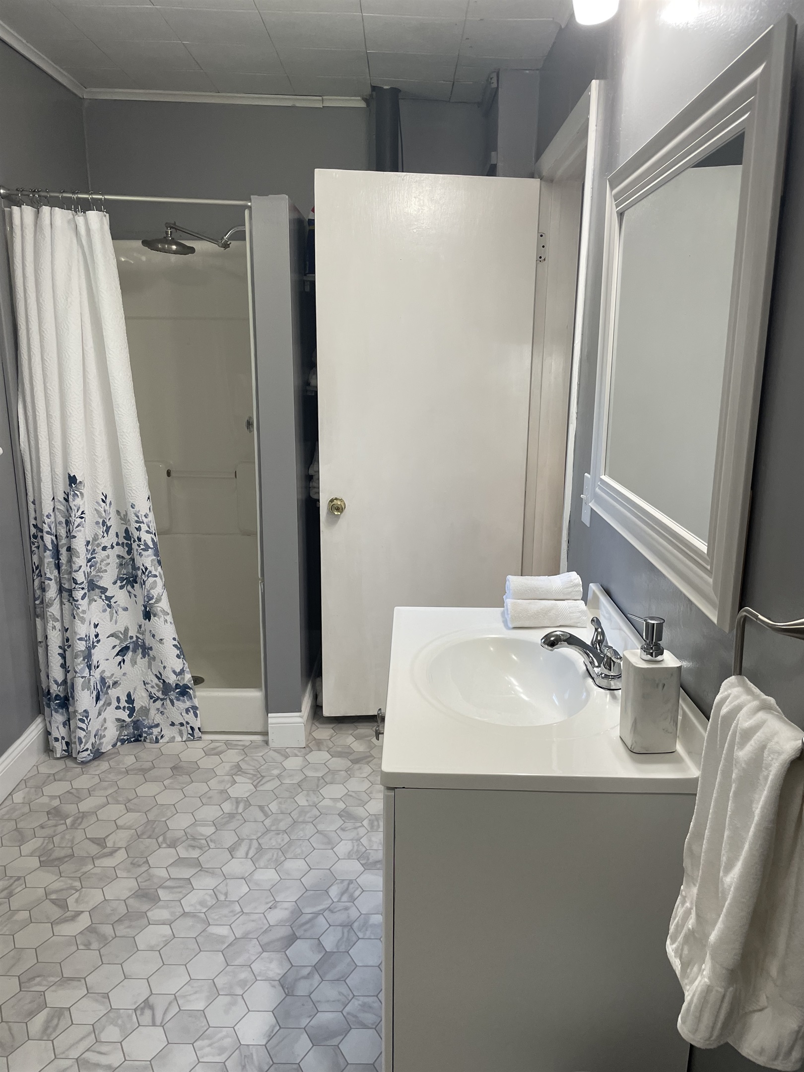 1st floor bath w/ shower & laundry
