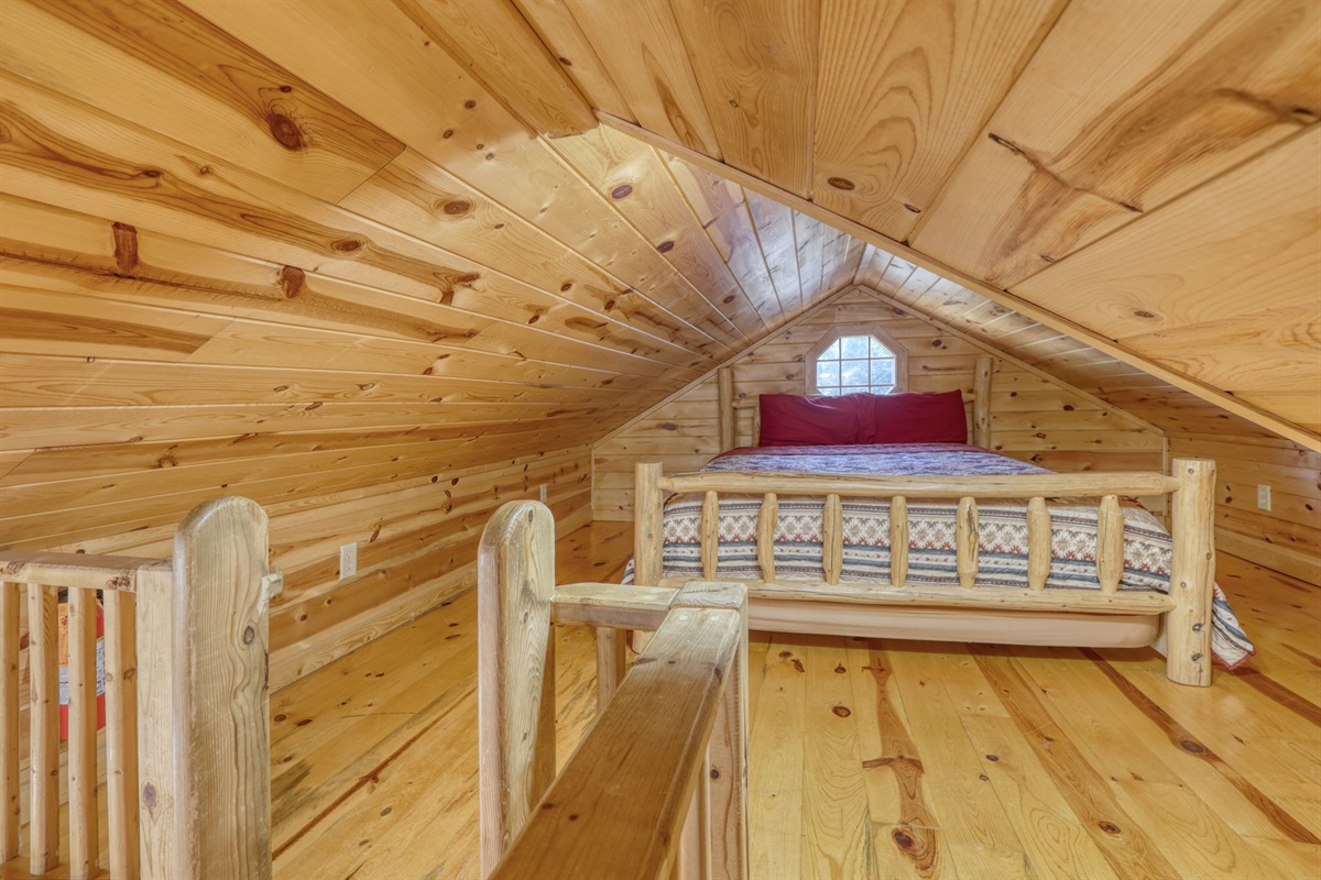 Queen bed in loft area