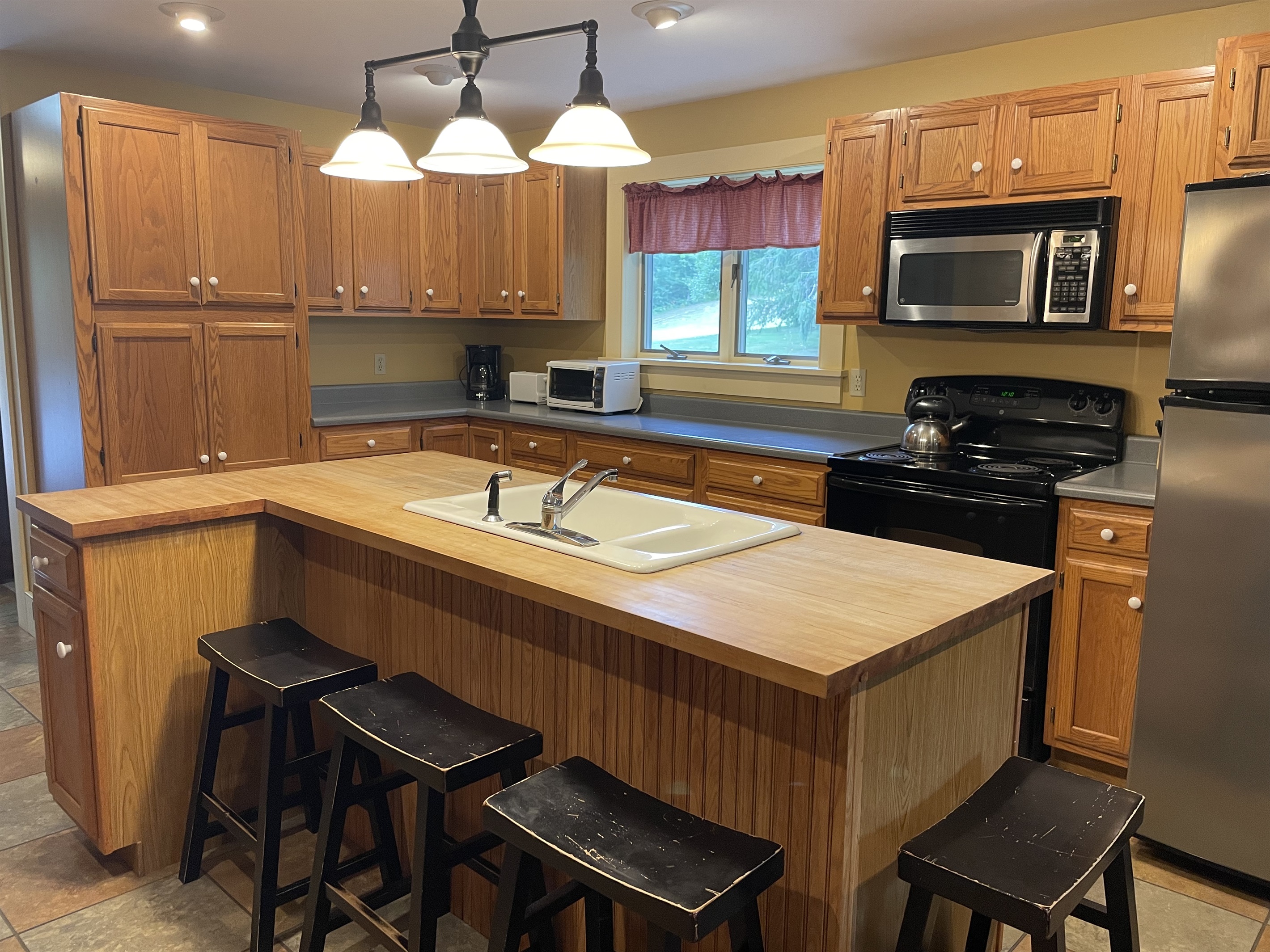 Kitchen with island