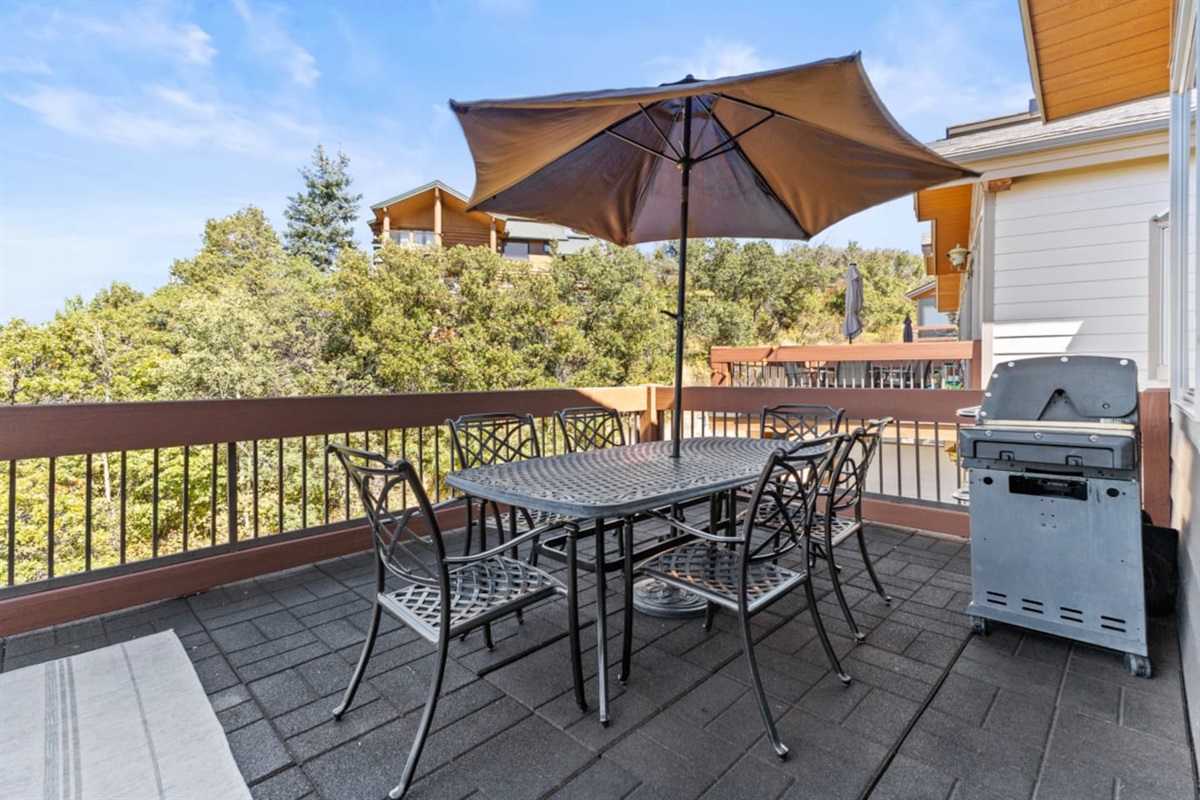 Top Level - Deck with Dining & Grill