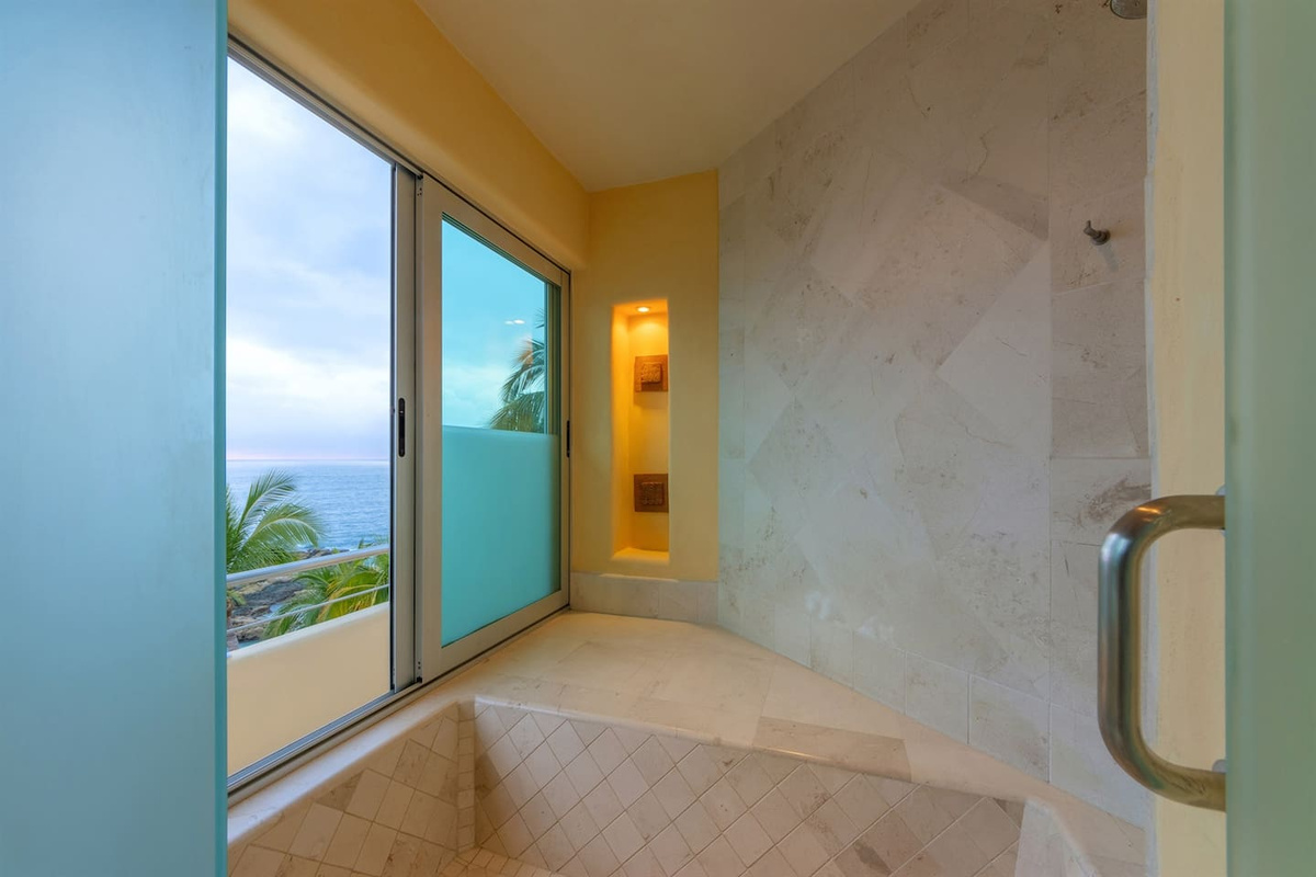 Bath - Suite 3