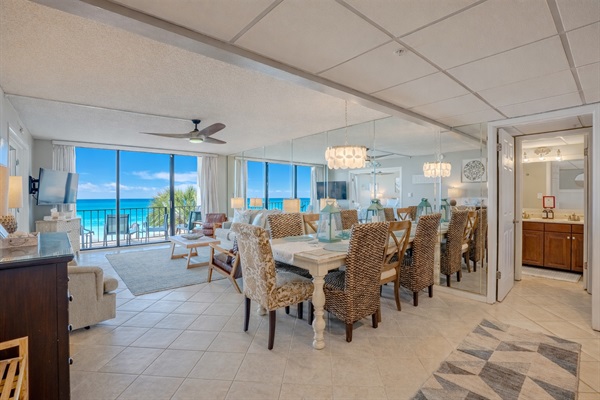 Dine in seaside elegance—this coastal-inspired table setting brings the ocean’s charm to every meal with breezy décor and nautical touches.