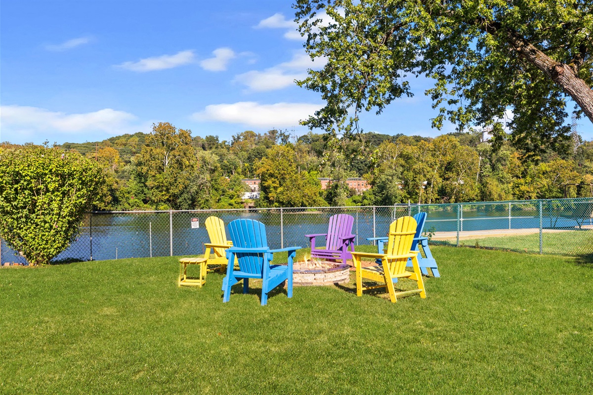 The backyard overlooking the river is an ideal spot to savor your morning coffee or relax and recharge as the sun sets