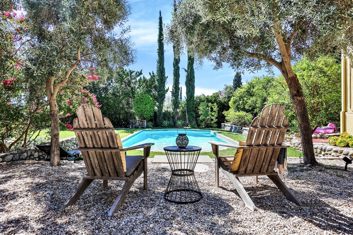 "The yard and pool are peaceful spaces where I enjoyed spending an afternoon and evening quietly reading, having lunch and later a glass wine." - G