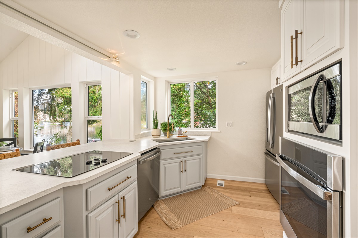 Best stocked kitchen! Everything you need and more. 