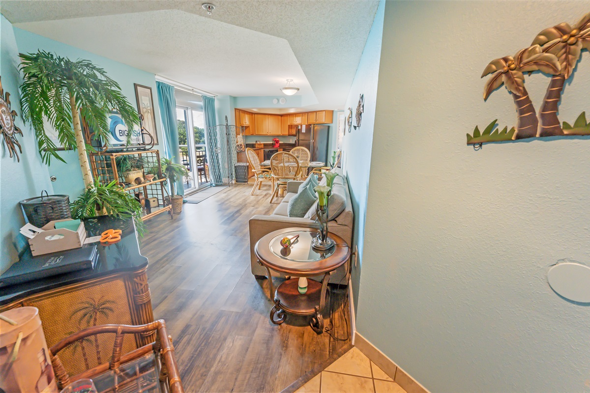 Large Living Room, Beautifully Decorated