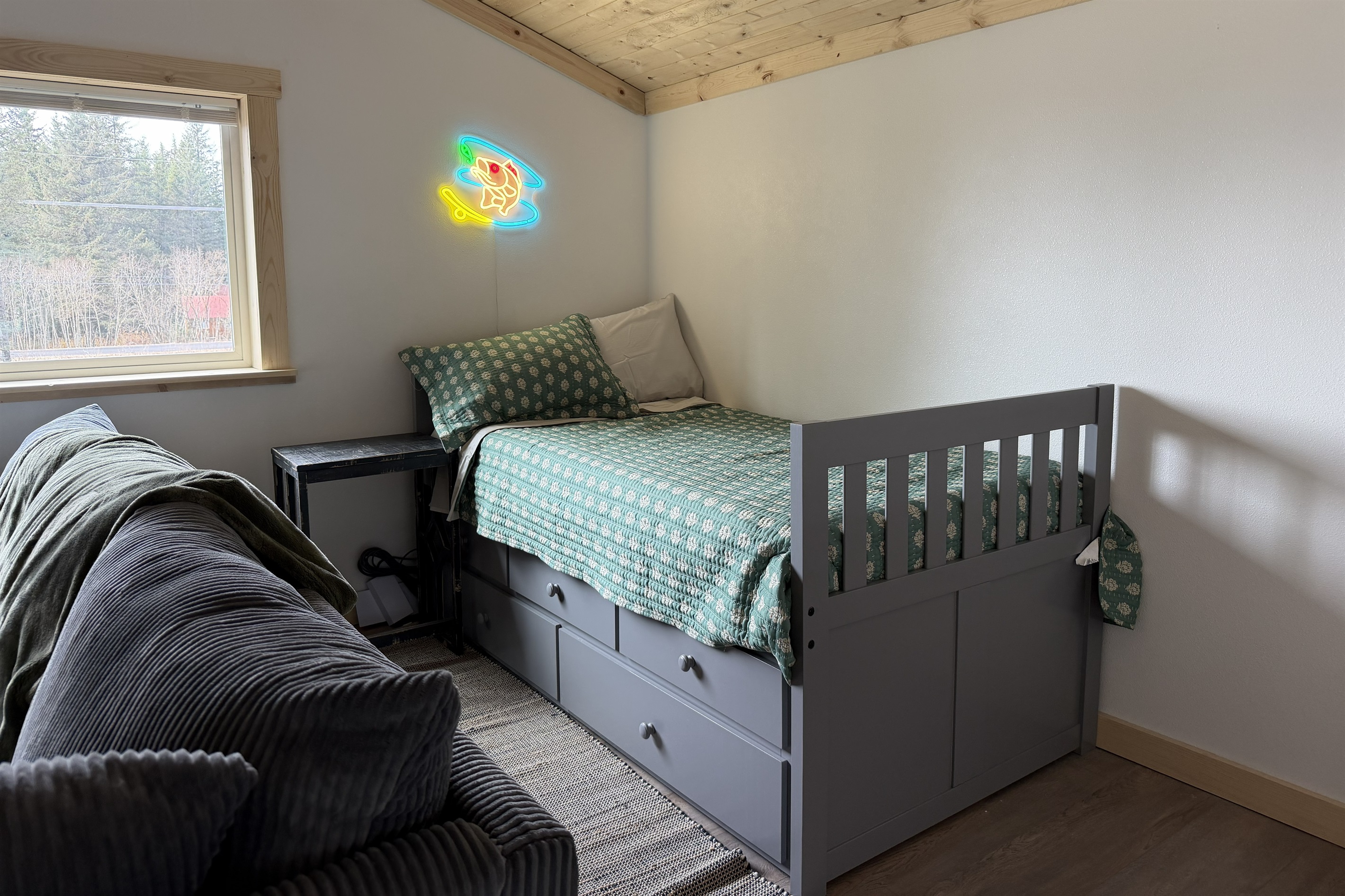 Loft - additional twin bed with trundle bed