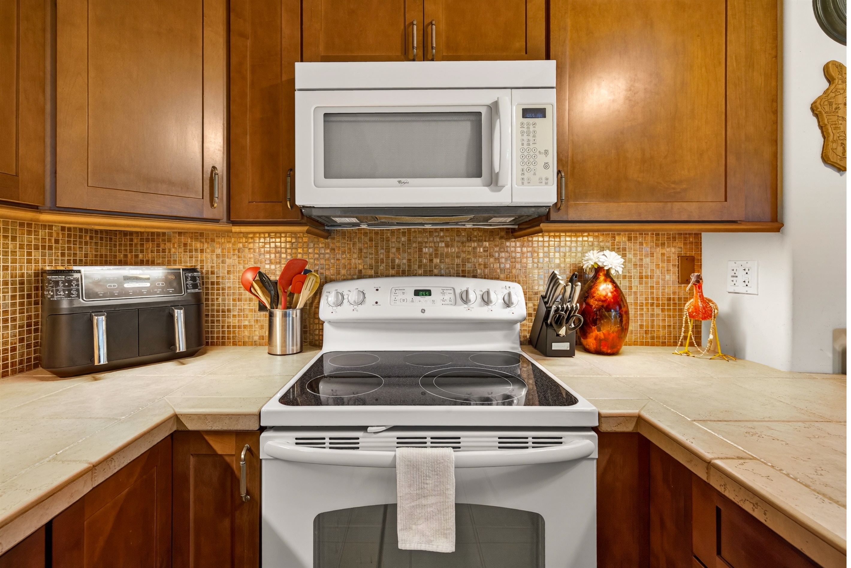 Stocked with cookware, utensils, and a full selection of spices—perfect for everything from quick breakfasts to full dinners.