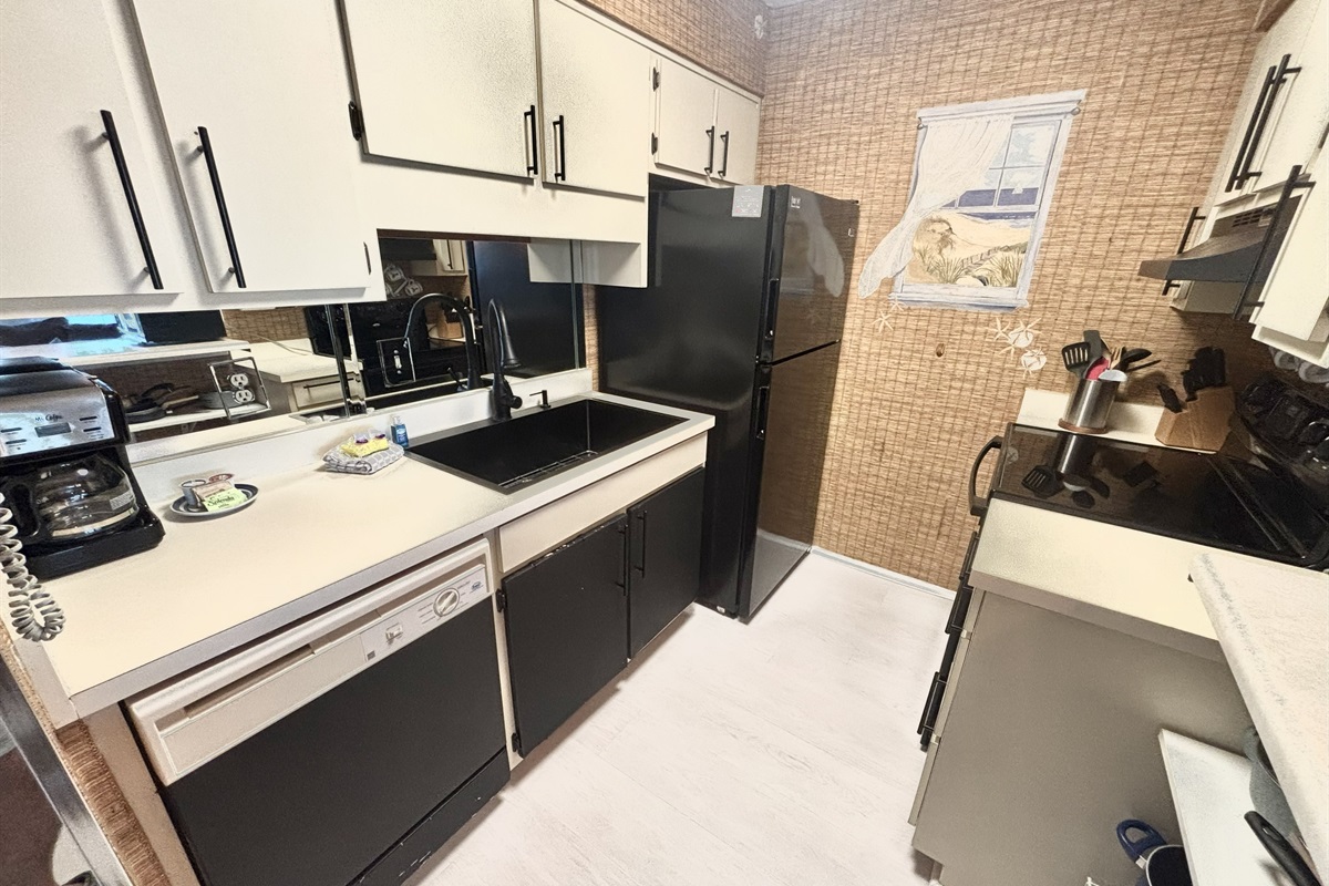 Kitchen equipped with dishwasher!