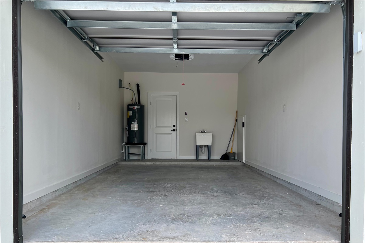 (1) car garage