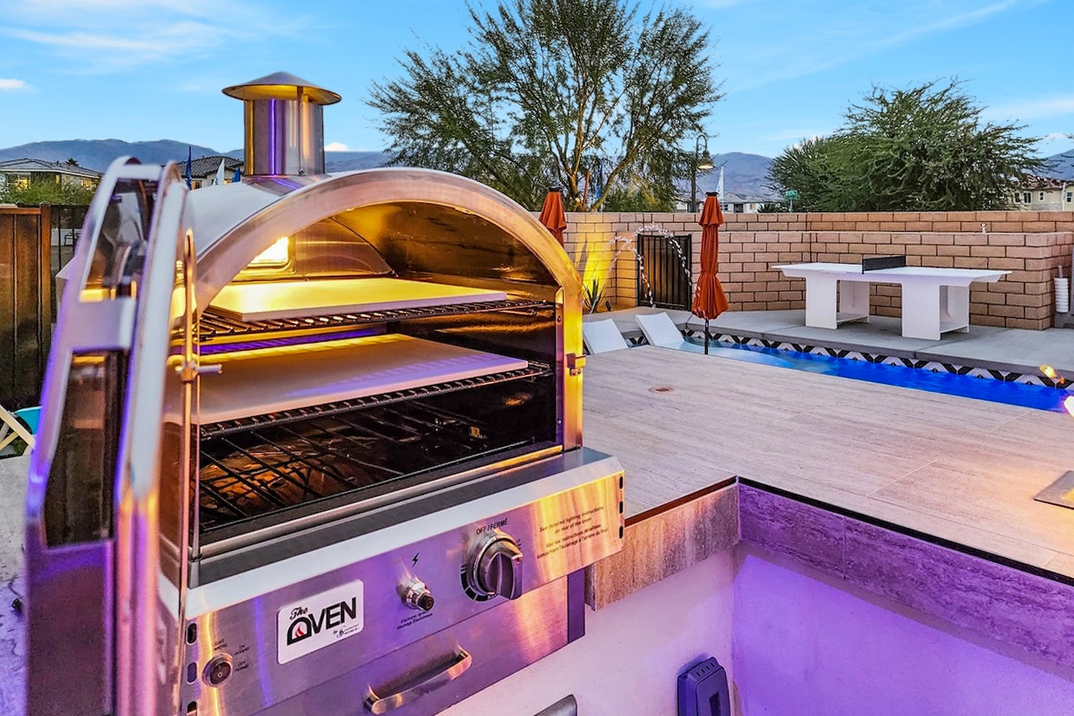 Outdoor Oasis: Fire up the pizza oven and savor delightful meals poolside under vibrant skies!