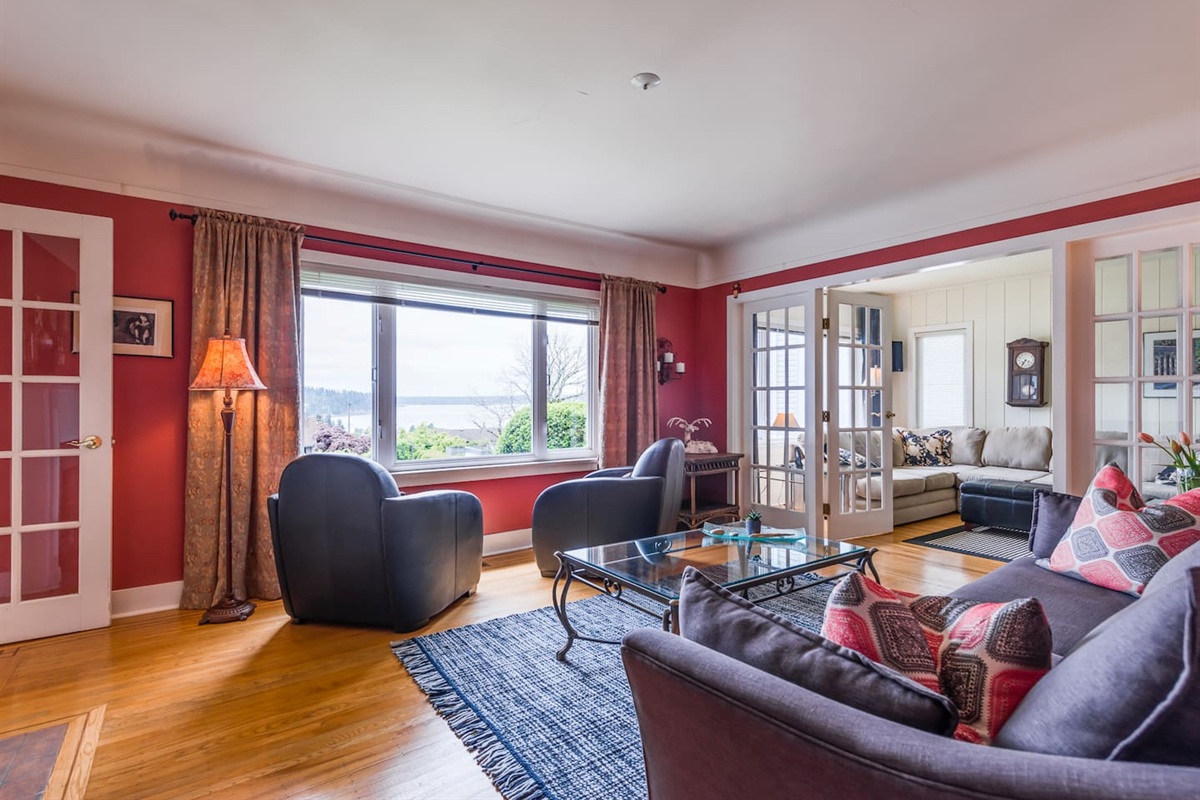 Warm colours throughout the house and comfortable furnishings - meant for living in!    When we have guests we turn these two leather chairs around to face the room - but when it’s just us we have them facing the view.