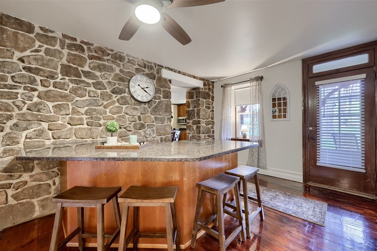 Island with 4 barstools