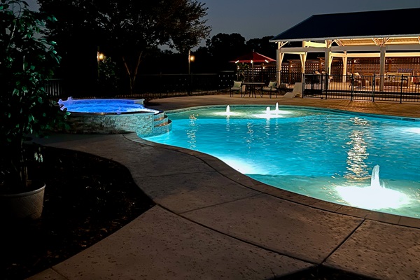 Hot tub for 20, charming lighting for relaxation