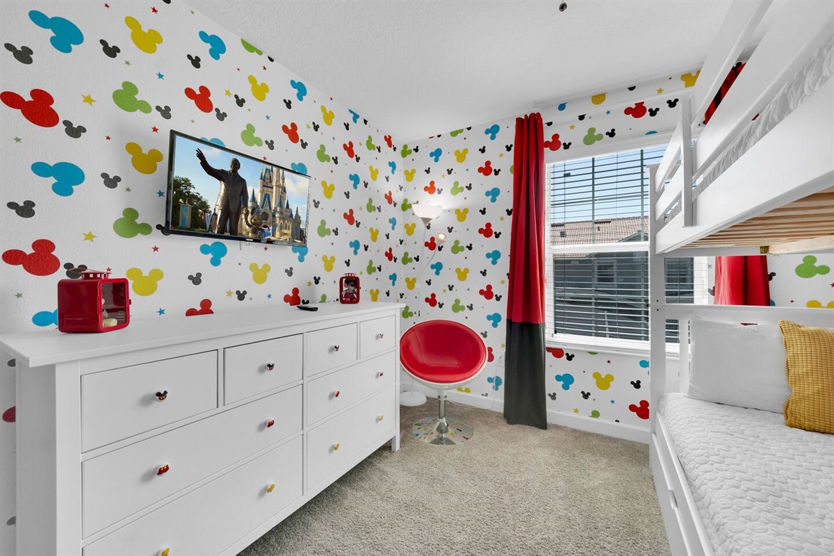 Our stylish 4 bedroom vacation home is the best place to enjoy your time at Disney!The kids bedroom with a bunkbed is beautifully decorated for your little ones.There is one bedroom downstairs, and the other three are upstairs.