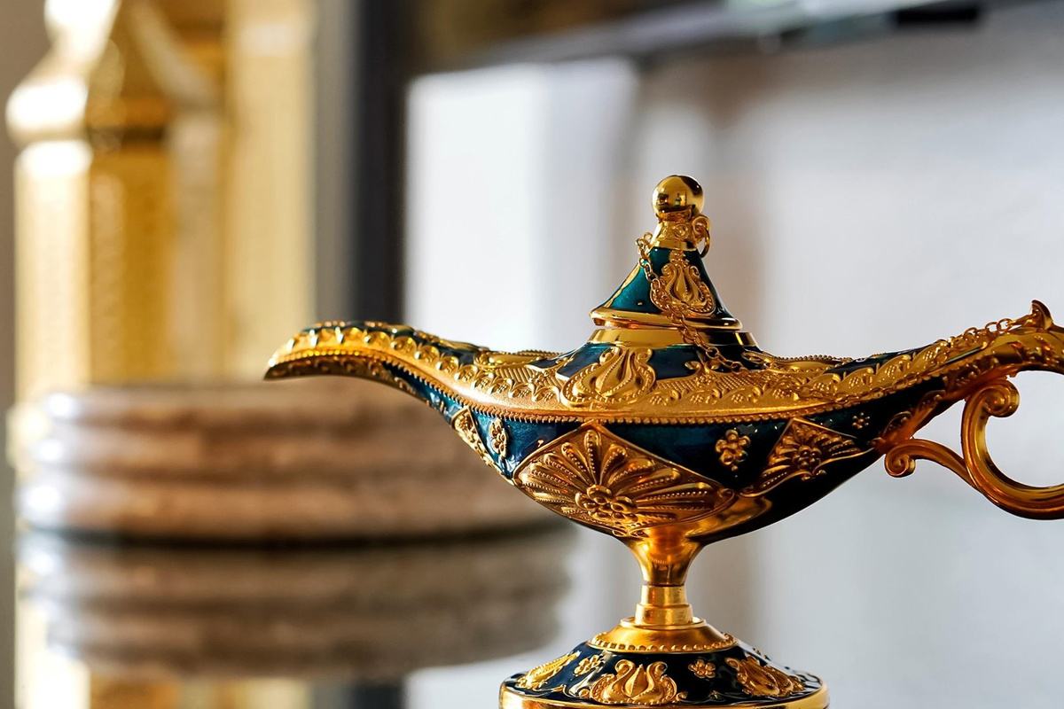 Aladdin King Suite: An ornate magic lamp adds the perfect finishing touch to this richly themed retreat.