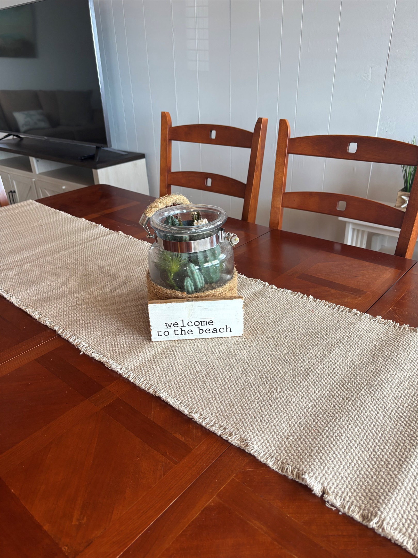 Dining room - seats 8 people