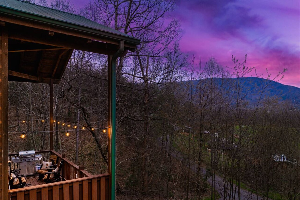 "A slice of heaven right off the beaten path, close enough to everything but quiet and cozy with plenty of accommodations of the mountain life, with a little slice of modern. Just like the pictures. We will definitely be back!!!" - Kelsea (May 2022)