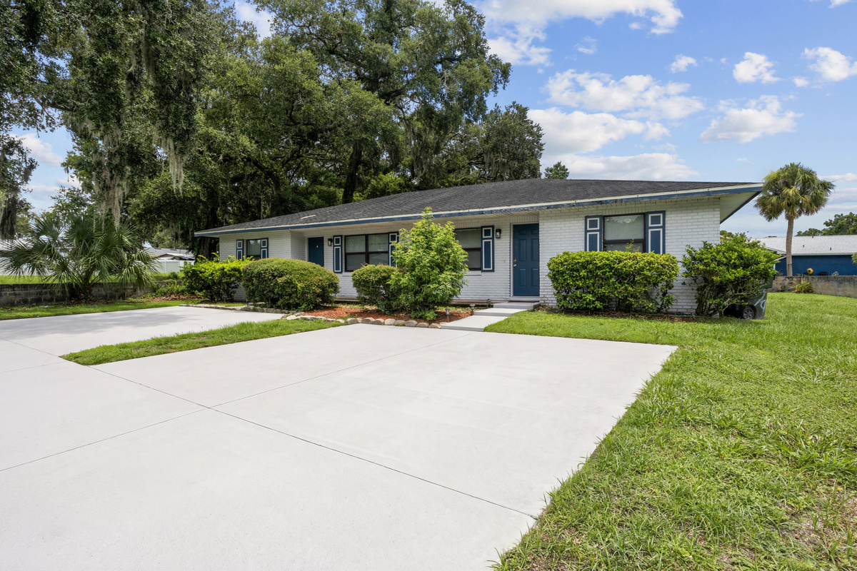 Right unit and driveway only. Inquire if you'd like to learn if both units might be available.