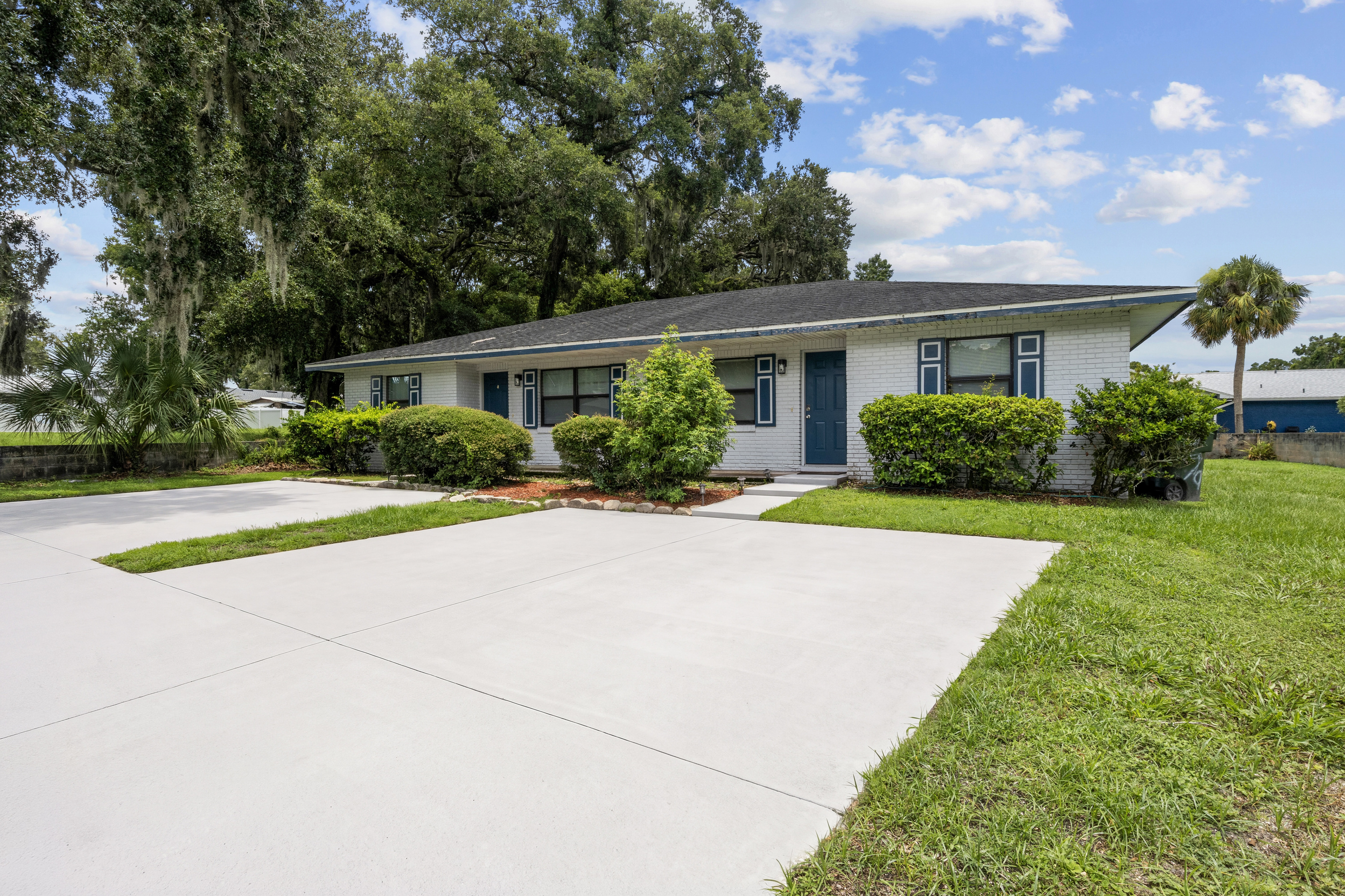 Right unit and driveway only. Inquire if you'd like to learn if both units might be available.