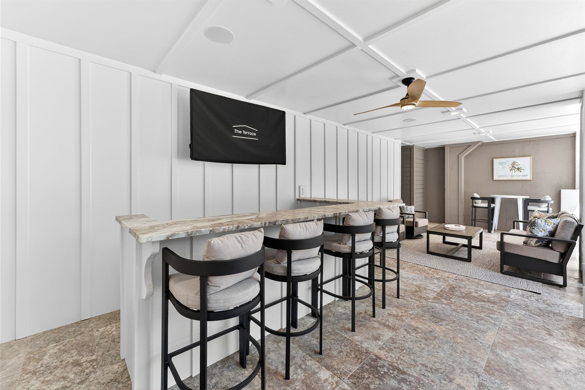 Pool Bar | On Beach Time | 6 30th Ave, Isle of Palms, SC | IOP Escapes