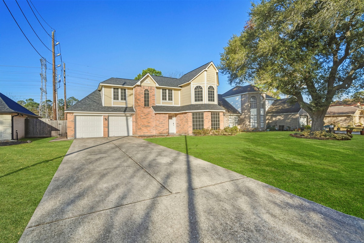 Room for everyone inside and out — large driveway, 2-car garage, and easy access to Houston attractions.