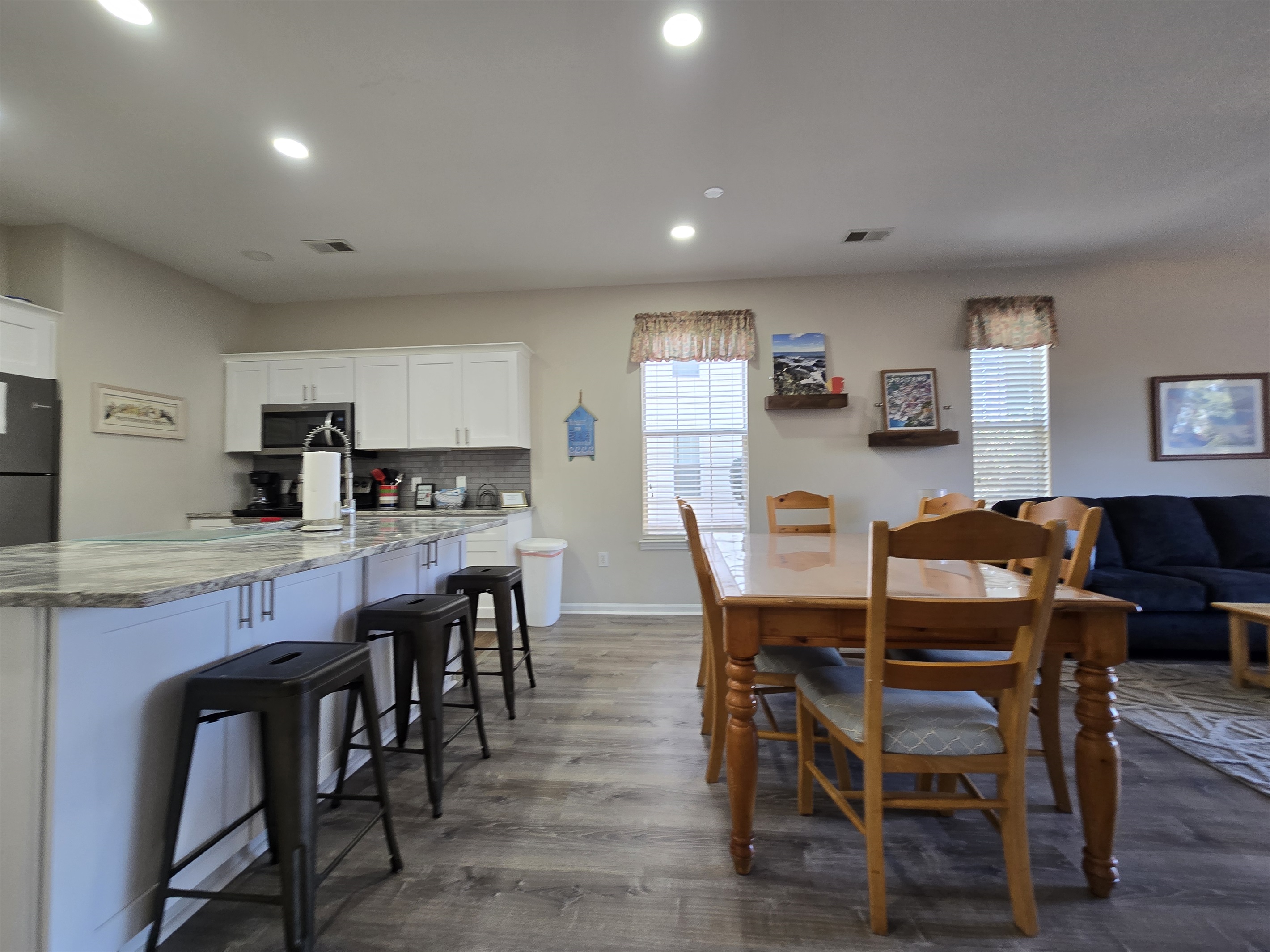 Dining Space with Table with 6 chairs