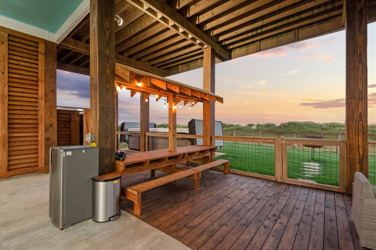 a9fc511bf93e4e23a3bc32413e589246 Large | Beachhouse | Texas | TX | Vacation Homes | Galveston | Crystal Beach | Kokomo | Breezy Days | Beachfront Elegance | Sunrise Serenity | Southern Sands Property Management, LLC