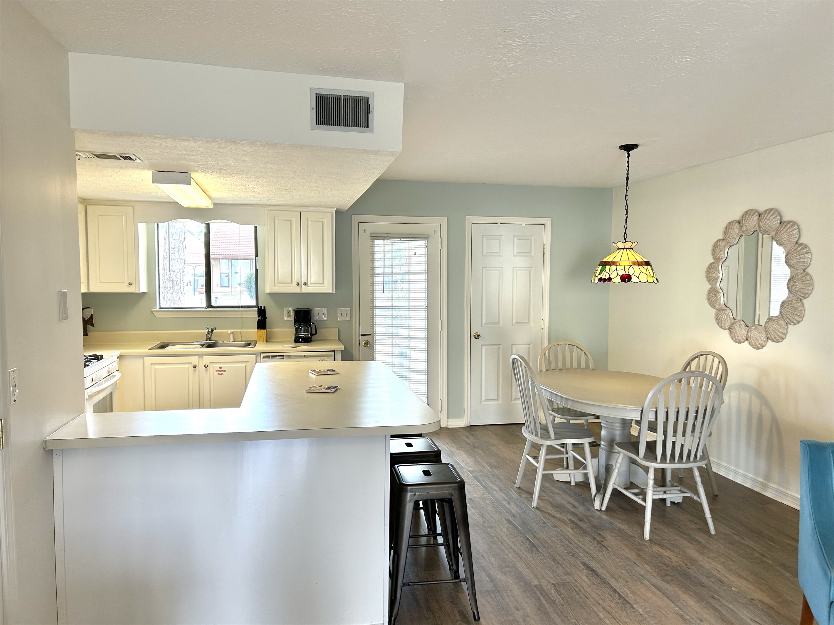 Kitchen/Dining Area
