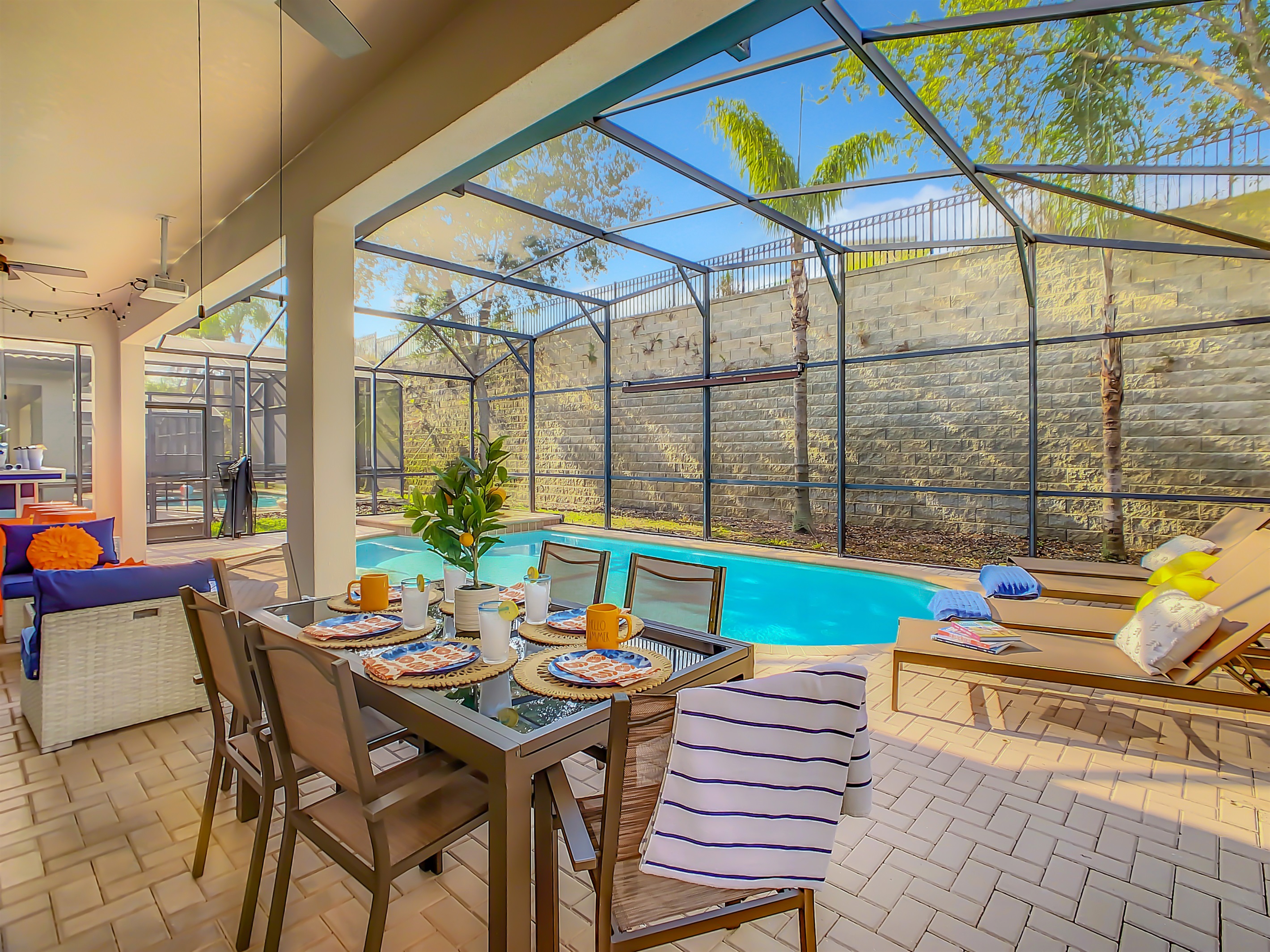 South-Facing Pool And Spa-Dining Table-Seats 6