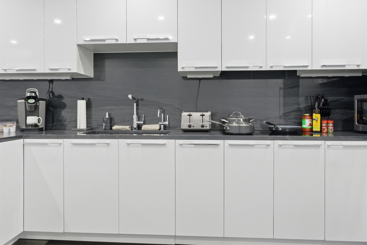 Kitchen - Keurig Coffee Maker - 4 Slice Toaster - Purified Water Faucet