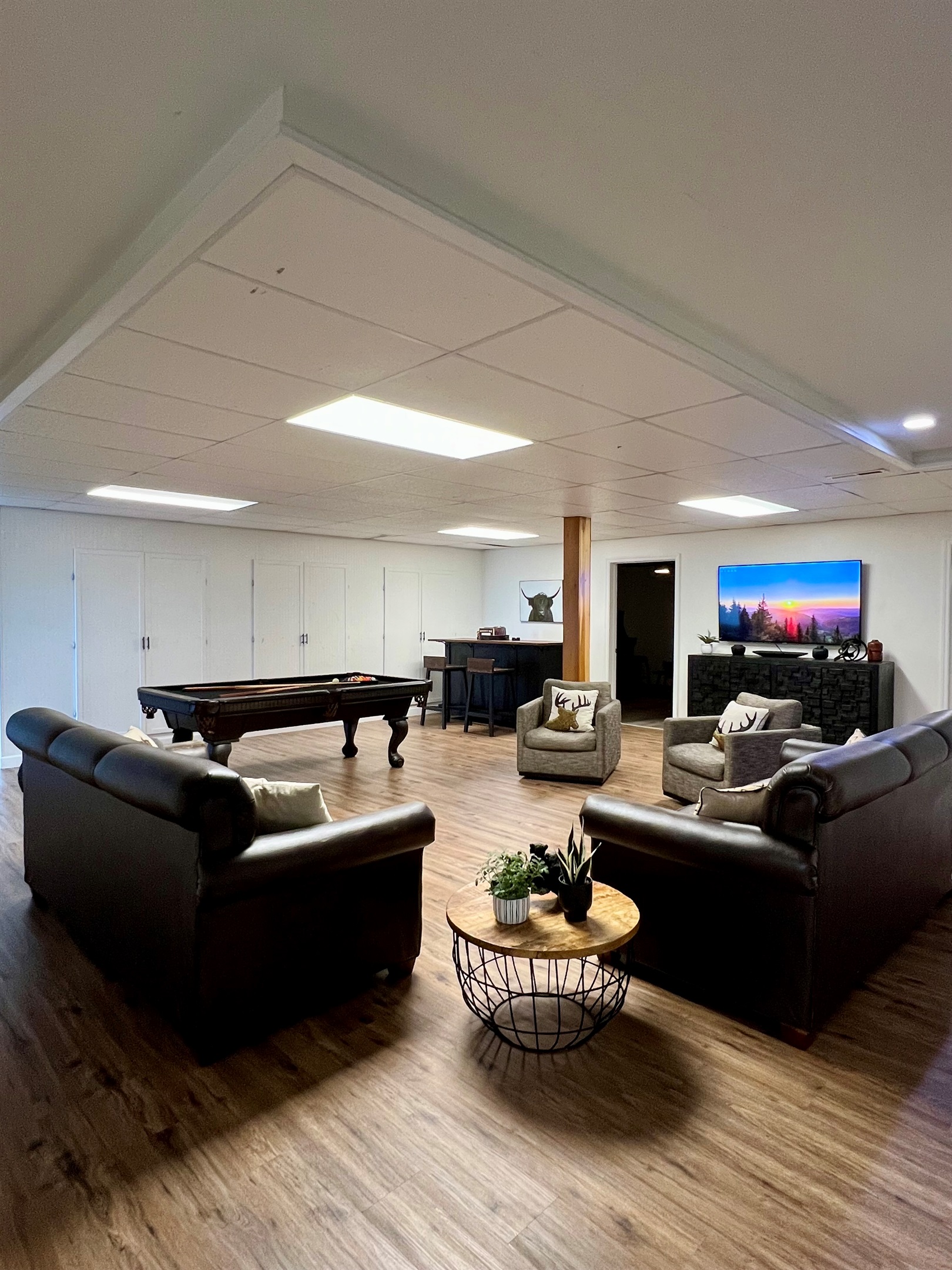 Lower level living room/lounge area