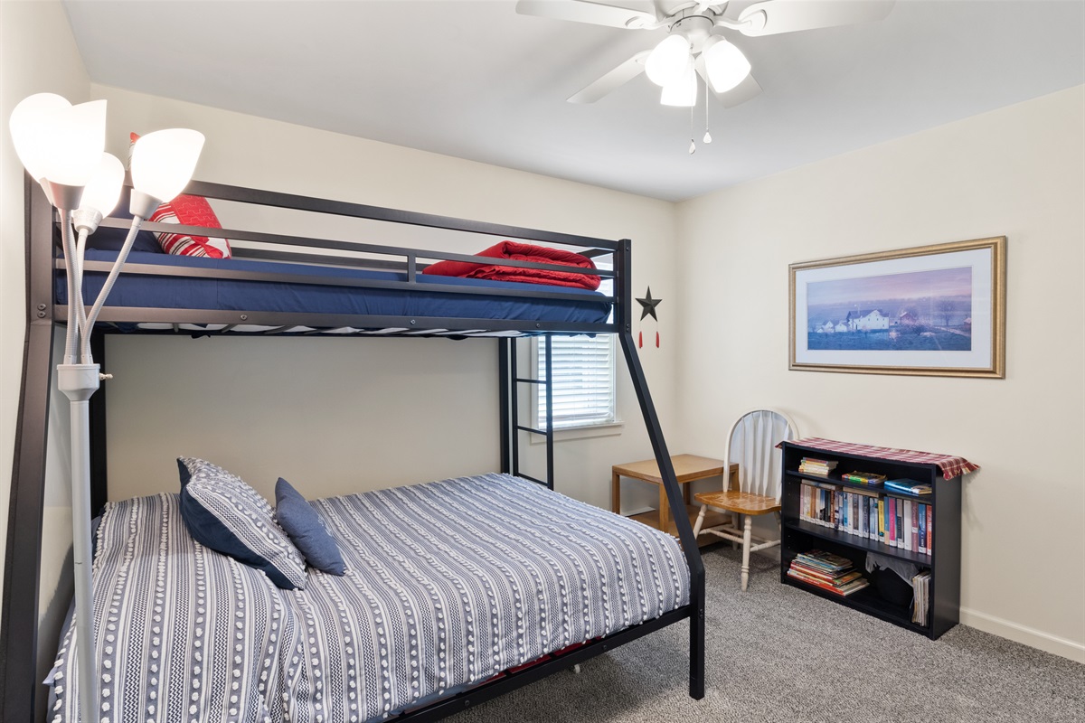 Bunk Room has books